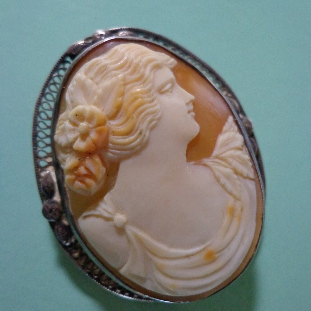 Lot of 2 Vintage Genuine Shell Carved Cameos Sterling Silver Brooch/Pendants